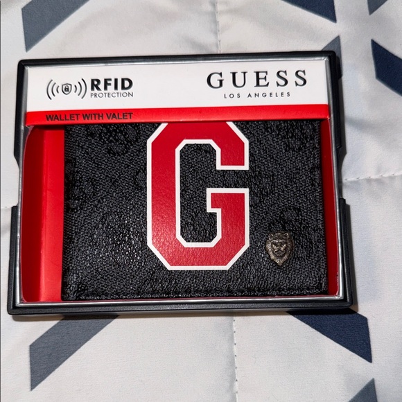 Guess Black and Red Card Holder with RFID - Picture 1 of 4